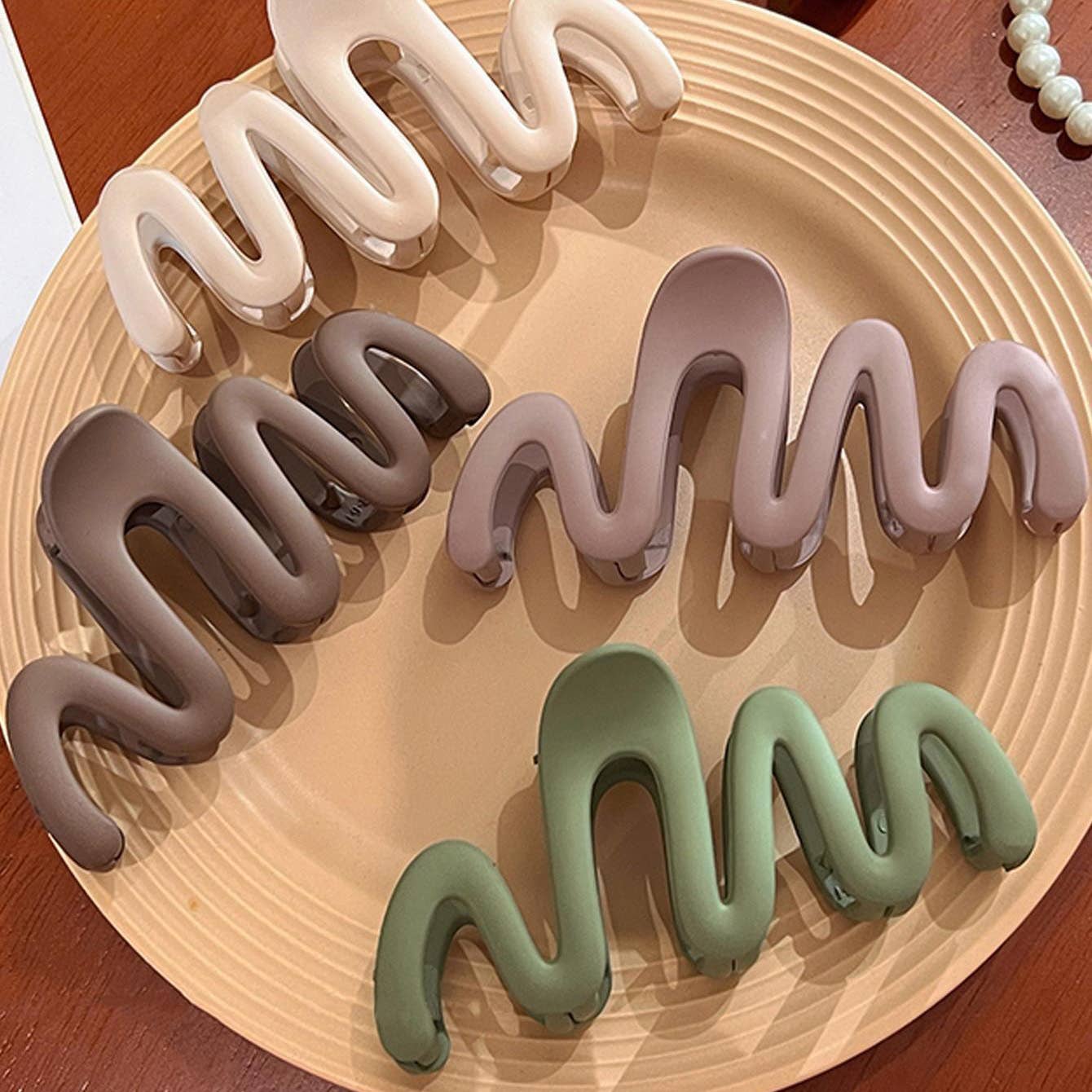 .....SI-25457 Valentine Squiggle Hair Claw Clip (Assorted): NeutralMix-161466 / OS