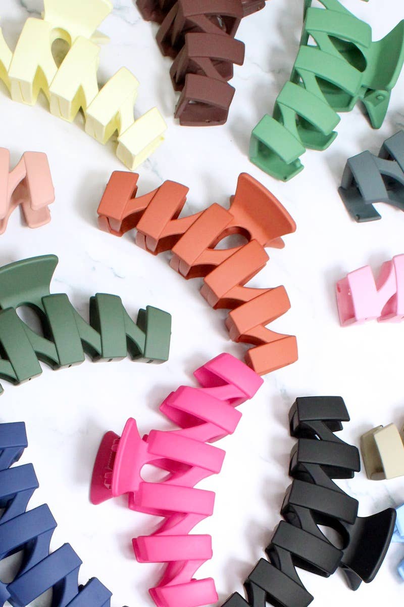 ,.Zigzag Hair Claw Clip: OS / RUST-158439