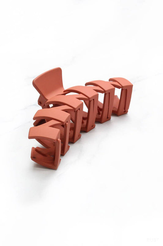,.Zigzag Hair Claw Clip: OS / RUST-158439